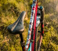 Protección básica para cuadro con gráficos camuflaje ALL MOUNTAIN STYLE AMSFG1WHCM