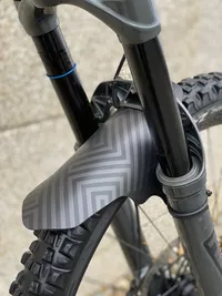 Guardabarros con gráficos laberinto ALL MOUNTAIN STYLE AMSMG1MAGY