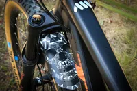 Guardabarros con gráficos calavera ALL MOUNTAIN STYLE AMSMG1SKBK