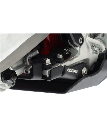Protector bomba de freno trasera negro CROSSPRO GASGAS ES SM 700 22-24 KTM 690 19-25 HUSQVARNA 701 22-25