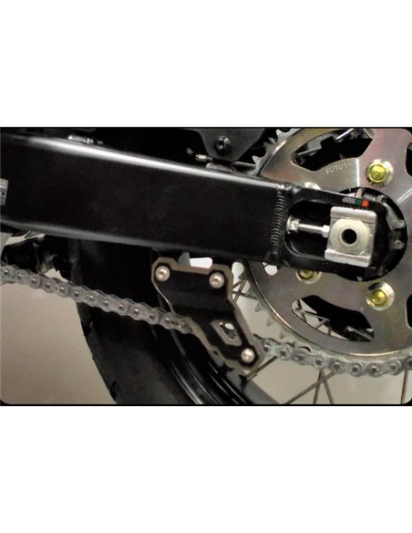 Protector de cadena inferior inox cepillado / negro texturado CROSSPRO HONDA Transalp 750 2023