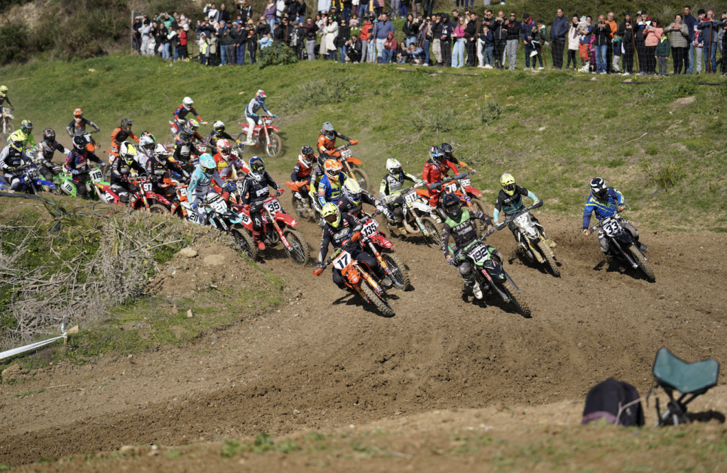 CASARES ACOGE LA SEGUNDA CITA DEL ANDALUZ DE MOTOCROSS TRAS SU REGRESO AL CALENDARIO – FAM