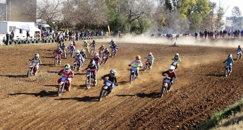 Comienzo brillante del motocross catalán de los niños y femeninos en La Pobla de Mafumet – FCM