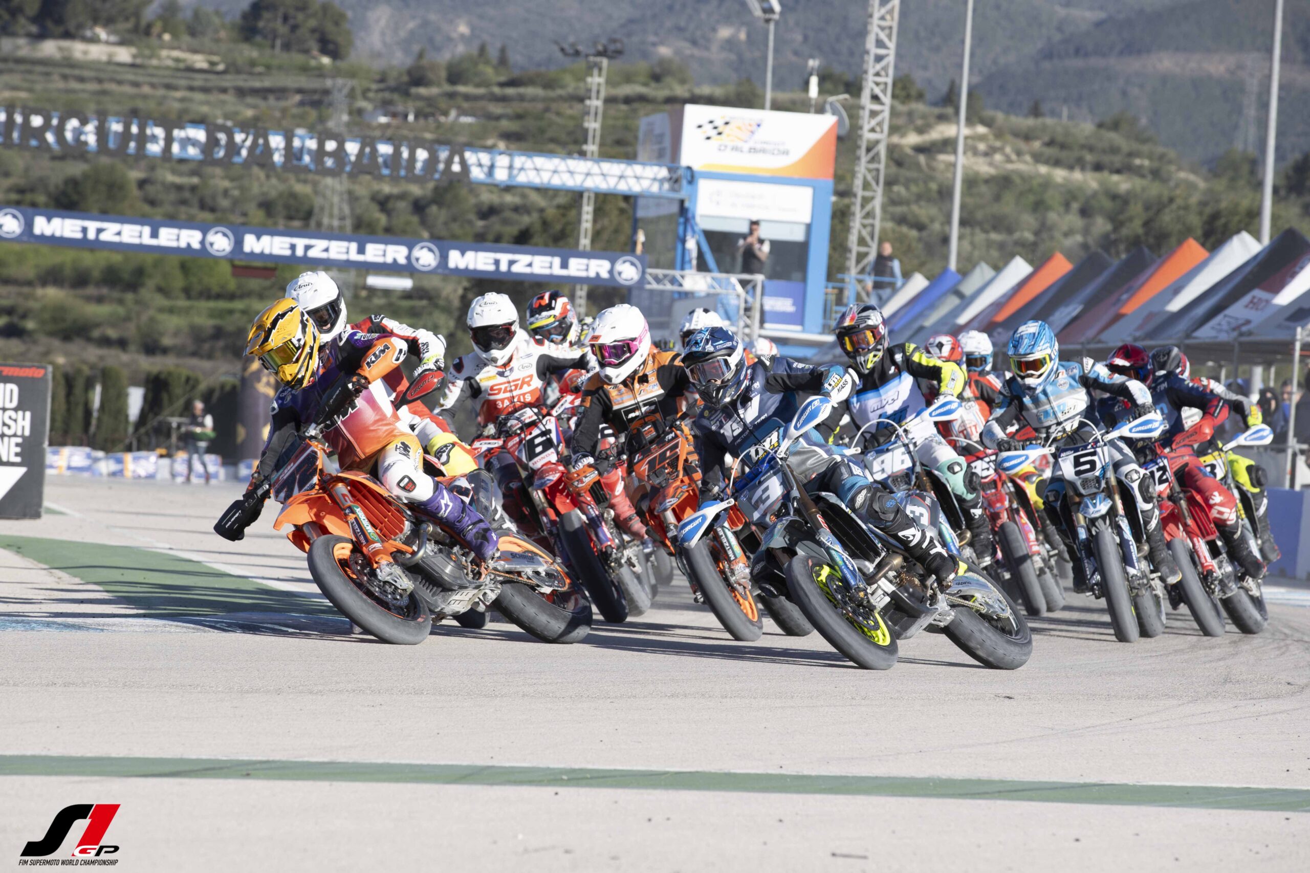 Schmidt, primer líder del Supermoto mundial 2025