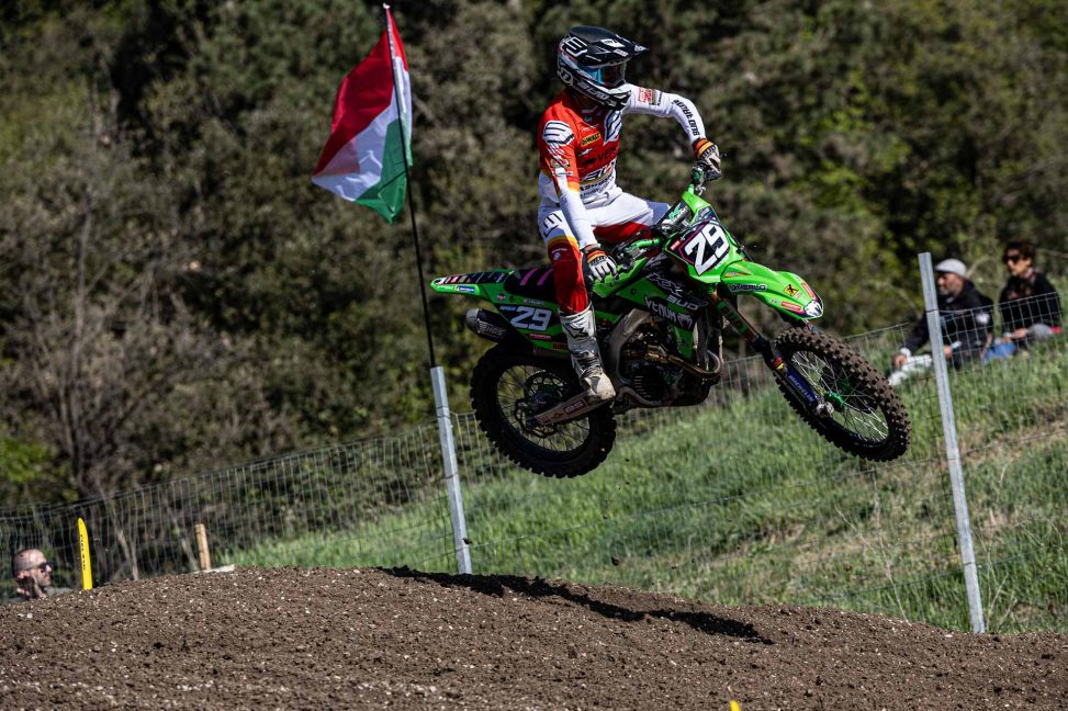 VICTORIA GLOBAL DE FRAN CARBONERO EN EMX250 – FAM