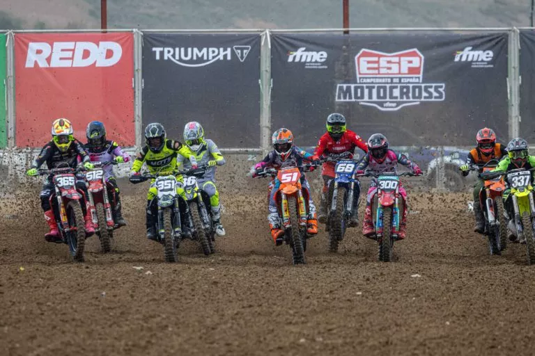 MX Bellpuig: la lluvia permite un sábado de duelos