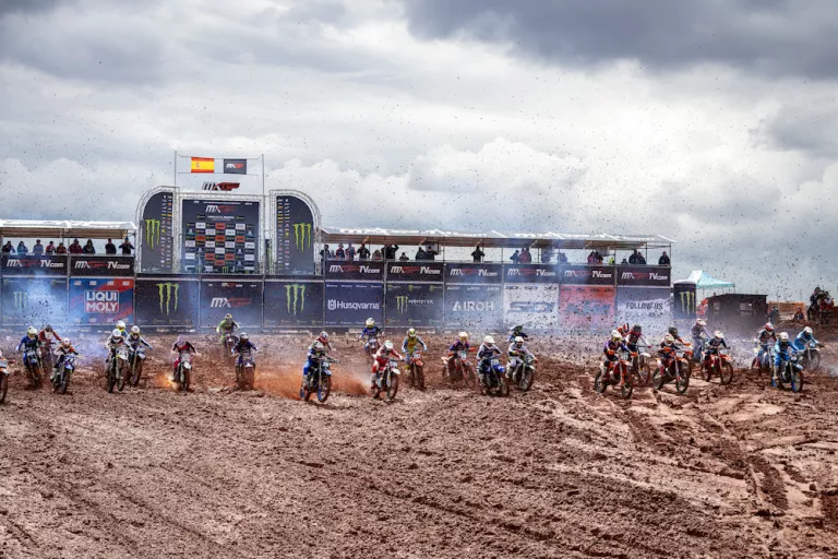 PETIT Y BERVOETS ABREN LOS CAMPEONATOS EMX250 Y EMX125 PRESENTADOS POR FMF RACING CON SUS PRIMERAS VICTORIAS EUROPEAS