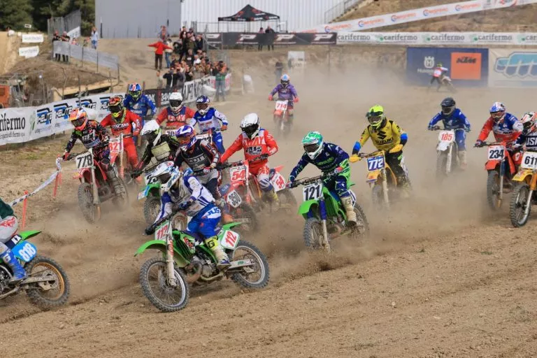 La era del campeonato de motocross en el Monterosato di Fermo comienza