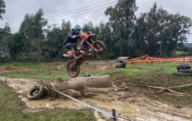 FIN DE SEMANA DE ENDURO EN VALDECABALLEROS PARA RECORDAR CON UN TIEMPO INFERNAL – FAM