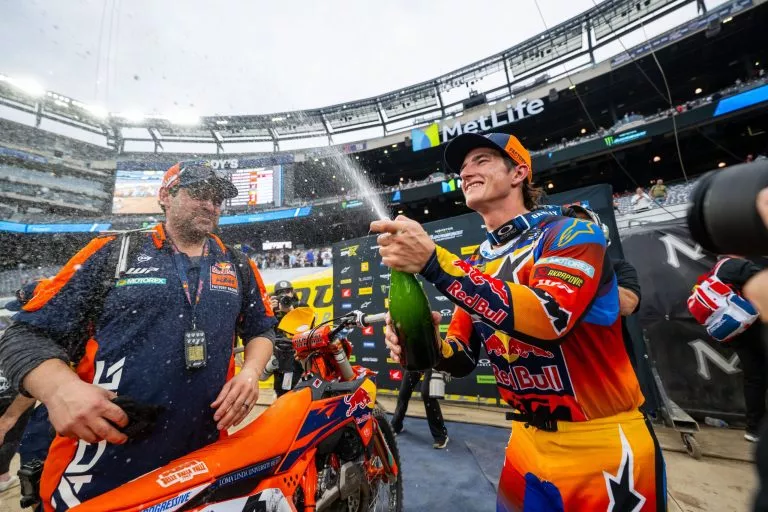 Todo lo que pasó en la ronda #14 de Supercross | East Rutherford | 19 de abril de 2025