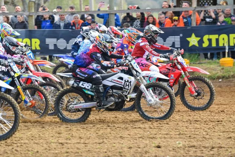 Motocross Prestige 125 y femenino. Corremos hacia el Malpensa