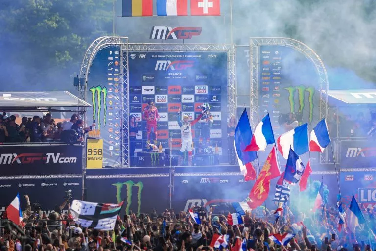 FEBVRE DELEITA A LOS FANS FRANCESES Y LAENGENFELDER TOMA EL MANDO EN EL MXGP DE FRANCIA