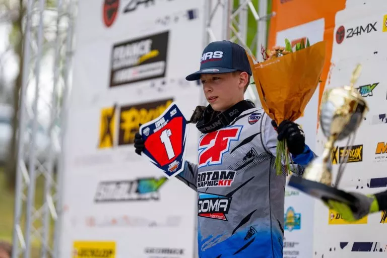 24mx Tour: ¡Morette y Goyer en rojo en Glénac!