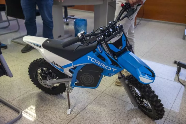 Impulsamos el motociclismo base en Eivissa con 19 motos eléctricas