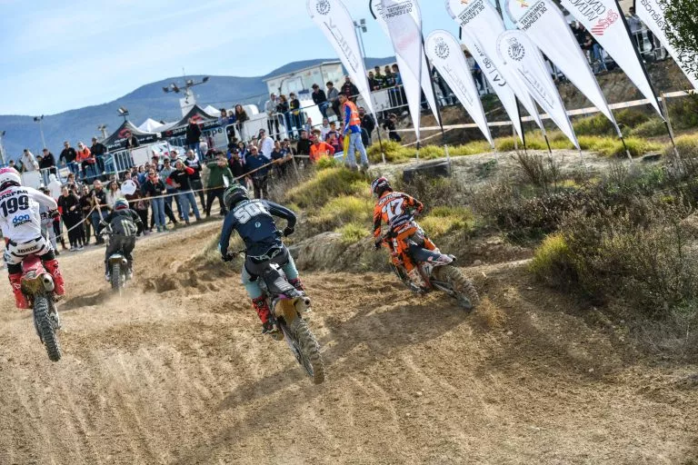 La FMCV extiende su red de apoyo y lleva las ayudas también al Motocross y Enduro