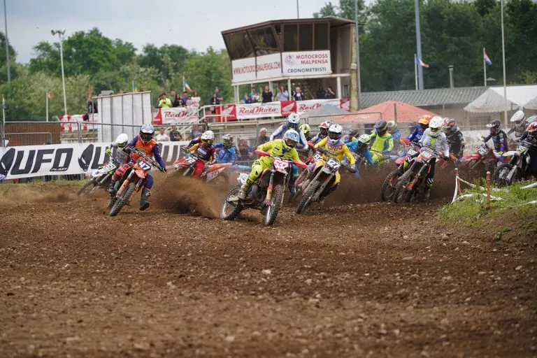 Castellarano da la bienvenida al prestigio de motocross italiano 125 y al campeonato femenino