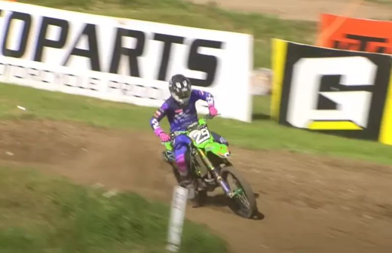 Victoria de Fran García en el EMX250 de Gran Bretaña 2025