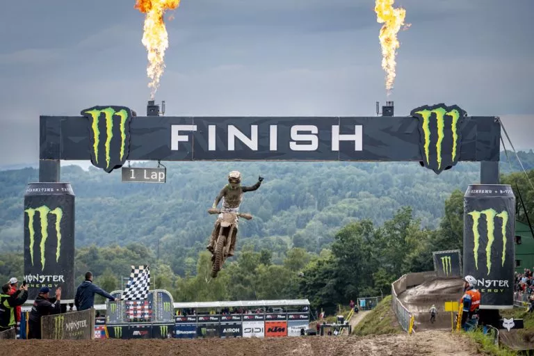 Resumen del MXGP de la República Checa 2025