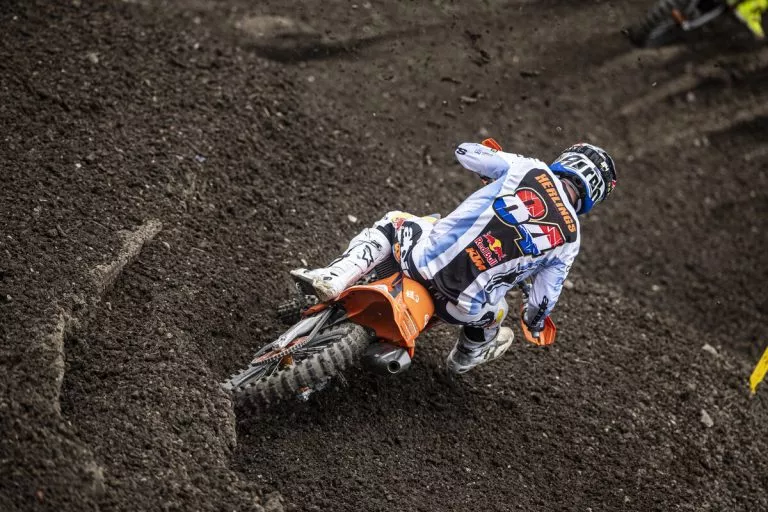 HERLINGS SE PERDERÁ EL MXGP DE FINLANDIA POR FRACTURA DE CLAVíCULA