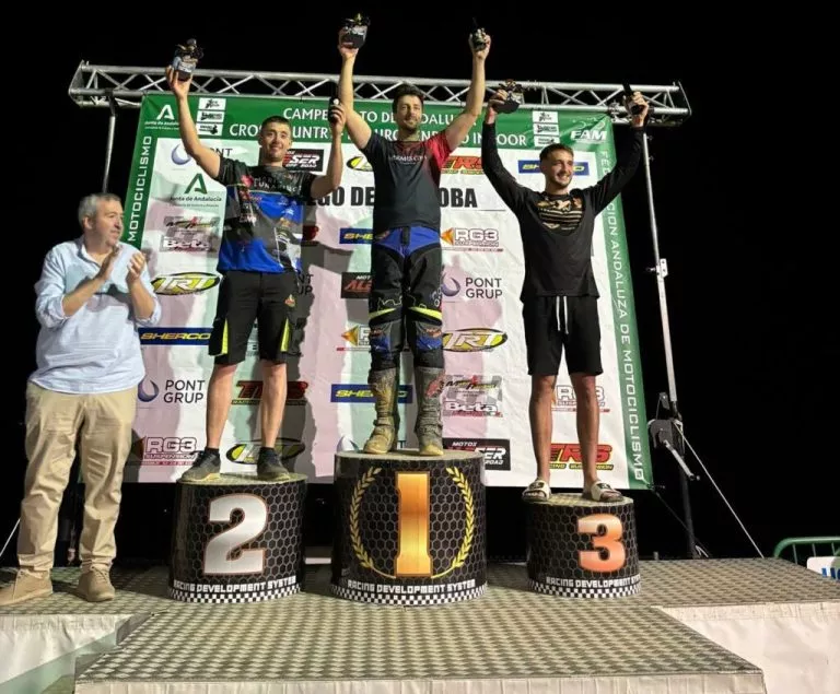 ENDURO INDOOR PRIEGO DE CÓRDOBA UNA NOCHE DE MOTOR, EMOCIÓN Y ESPECTÁCULO – FAM