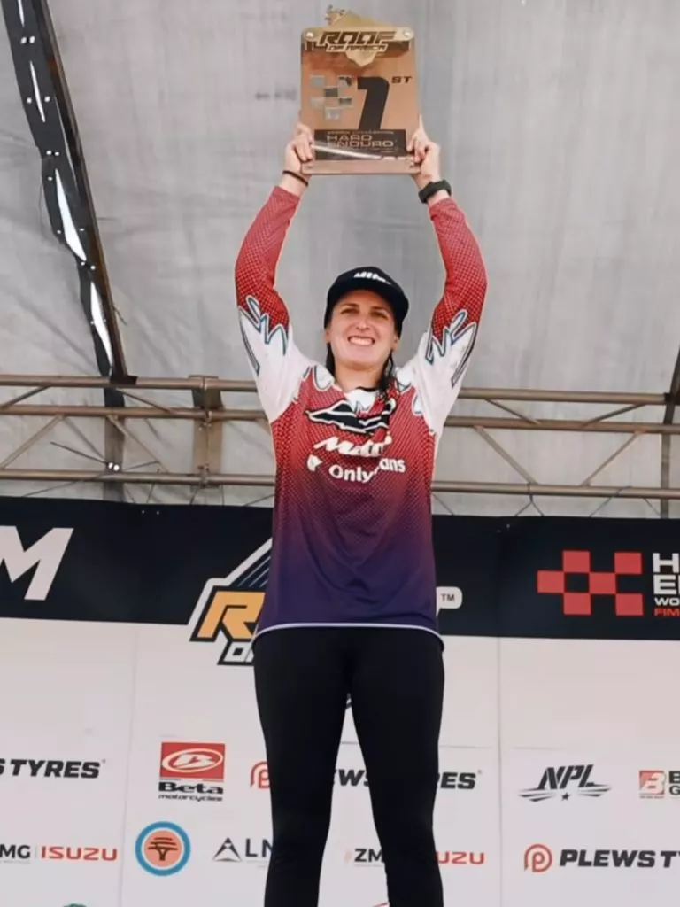 SANDRA GÓMEZ SE LLEVA LA VICTORIA EN ‘THE ROOF OF AFRICA’ DE HARD ENDURO